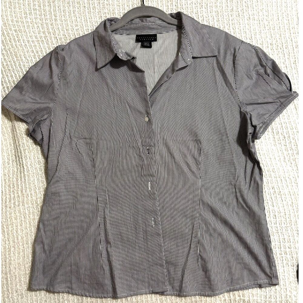 Apostrophe Stretch M/L Pinstripe Button Down Minimalist Office Core Work Top‎